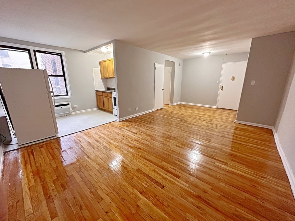 Brooklyn studio with hardwood floors