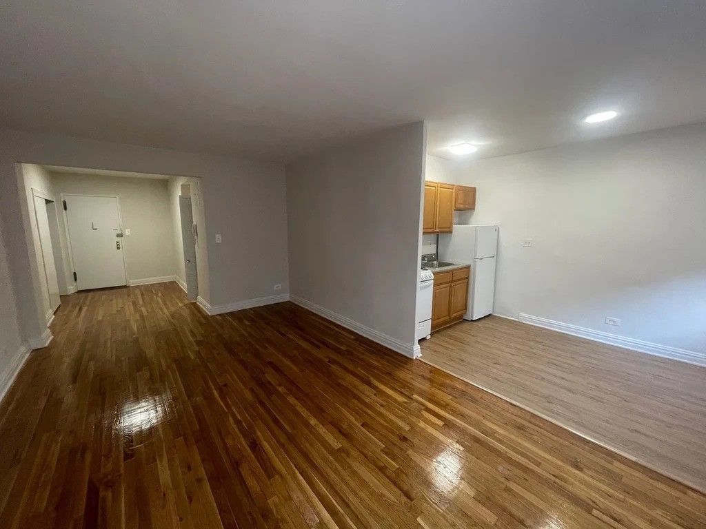 Large studio in Queens