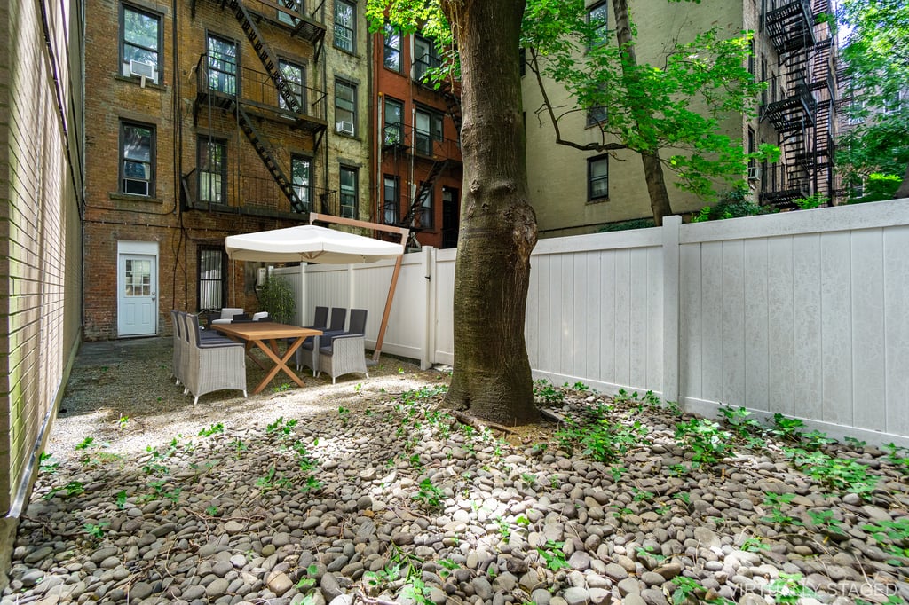 Manhattan private backyard with furniture