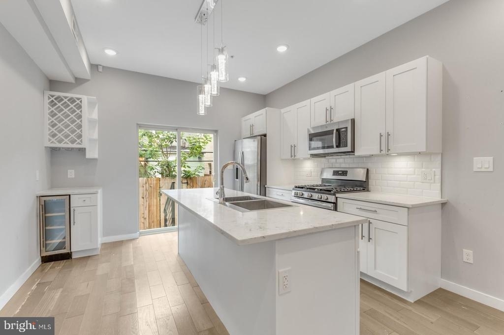 South Philadelphia apartment with a sleek kitchen