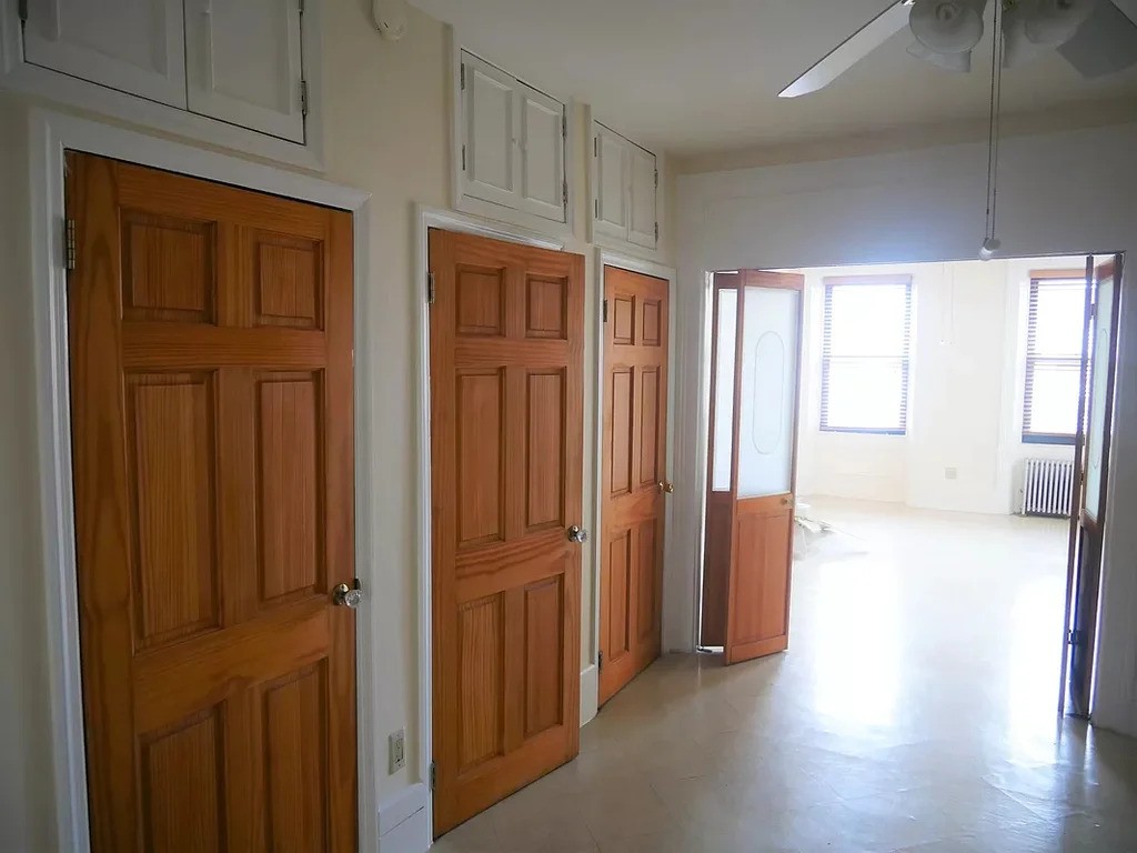 Manhattan room with three closets