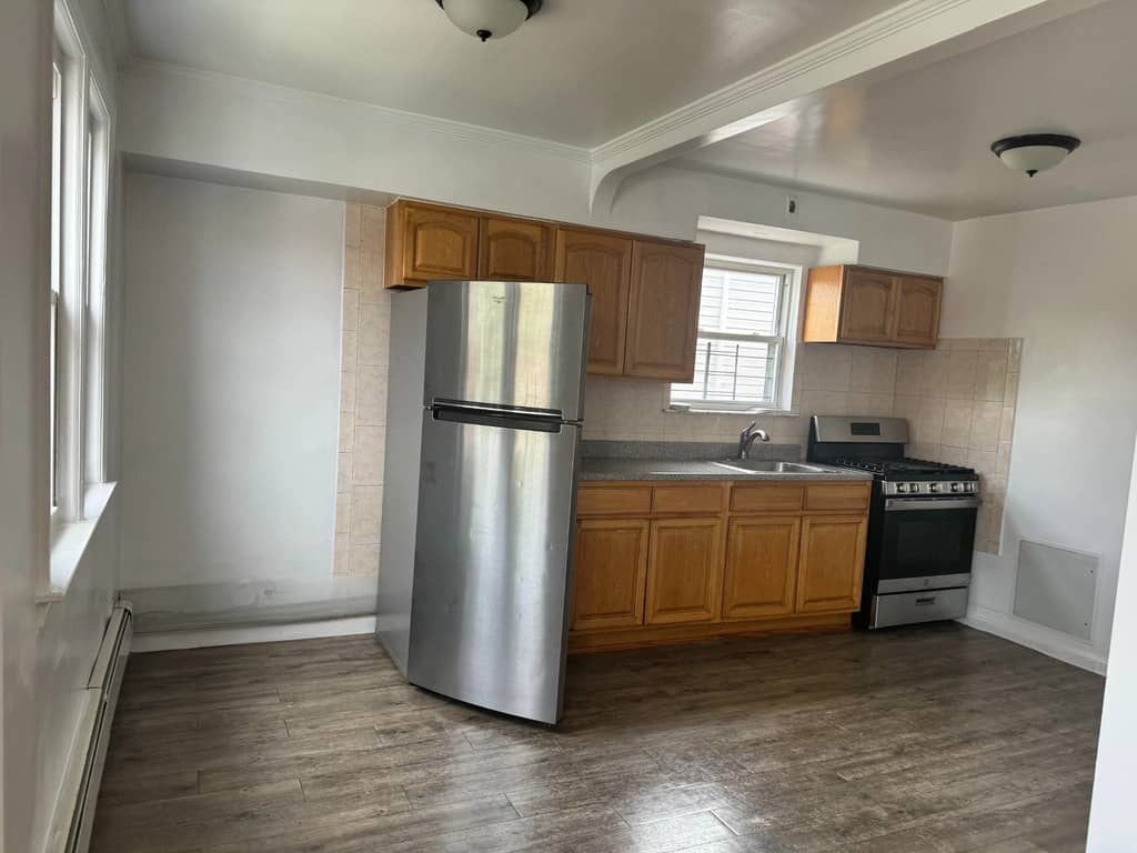 Astoria apartment with kitchen