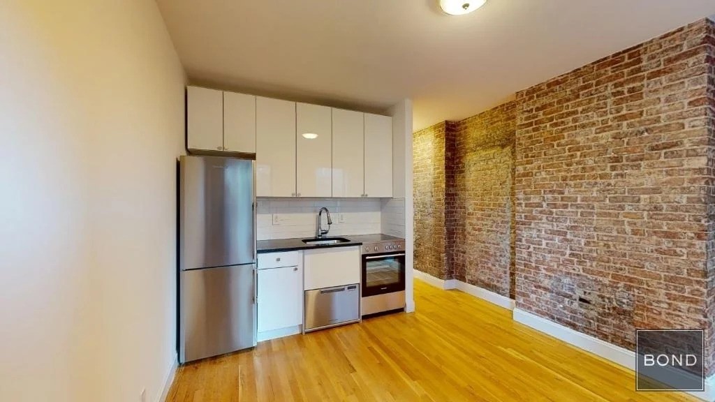 Upper West Side apartment with exposed brick