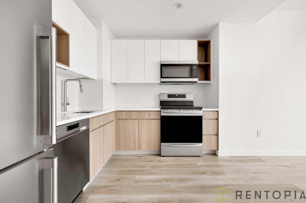 Brooklyn kitchen with modern finishes