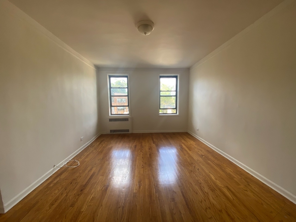 Spacious room in a Queens listing