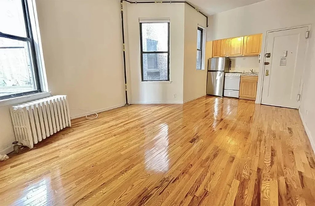 Manhattan apartment with a spacious living room