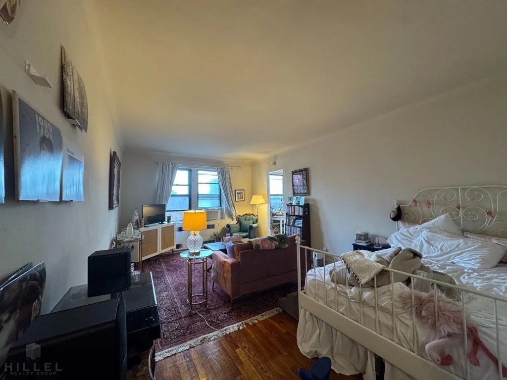 Spacious studio in Queens